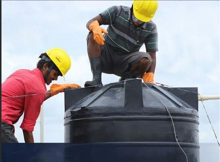 ما هي خدمات شركة تنظيف الخزانات بالاحساء؟ تقدم شركة تنظيف الخزانات بالاحساء خدمات شاملة لتنظيف وصيانة خزانات المياه، لضمان نظافتها وسلامتها. تشمل الخدمات تنظيف الخزانات من الشوائب والترسبات، تعقيم المياه، وفحص الخزانات للاكتشاف المبكر لأي مشاكل.